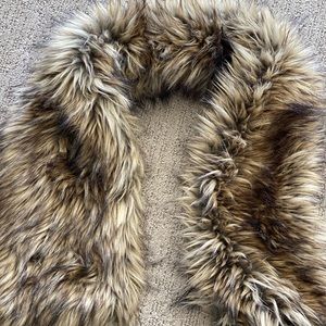BABATON FAUX FUR SCARF